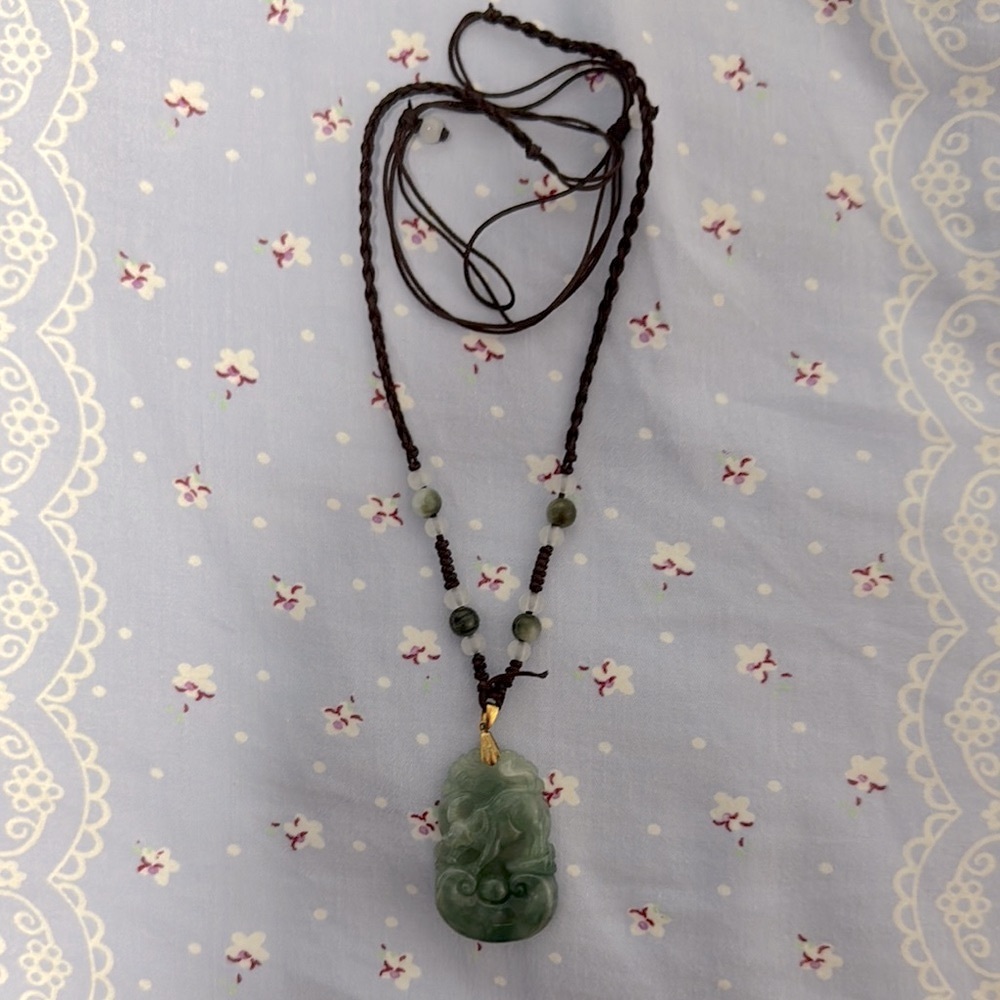 Elegant Year of the Ox Jade 18K Gold Clasp Pendant Beaded Necklace